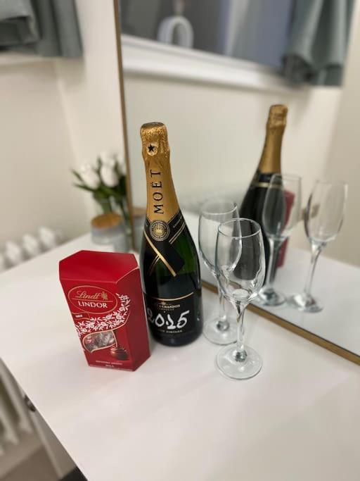 Victorian Stay In Ocean Village Southampton Zewnętrze zdjęcie